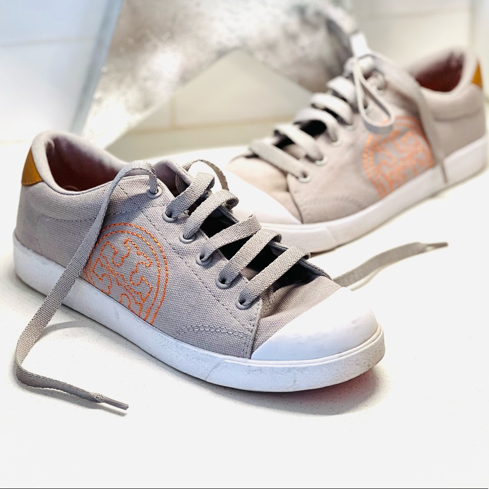 TORY BURCH canvas Wally Sneaker in Mercury grey, w/ stitched Tory logo, size 7